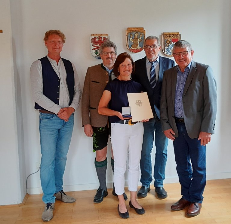 Wetterbeobachterin in Kasthub, Gemeinde Irschenberg